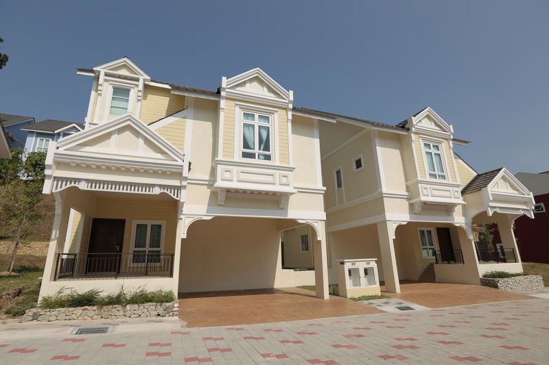 Arabian Bay Resort@ Bukit Gambang Resort City Екстер'єр фото